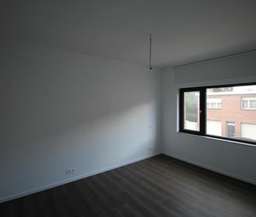 Gerenoveerde, energiezuinige woning met 2/3 slaapkamers vlakbij het... - Photo 2