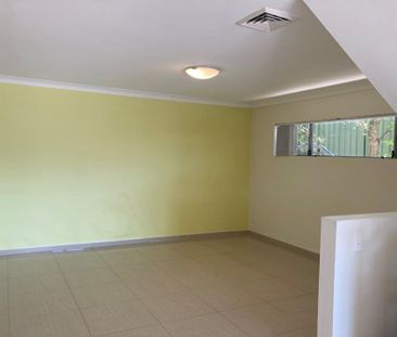 Spacious&comma; Modern Townhouse - Photo 1