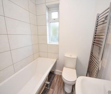 3 bedroom end of terrace house to rent - Photo 2