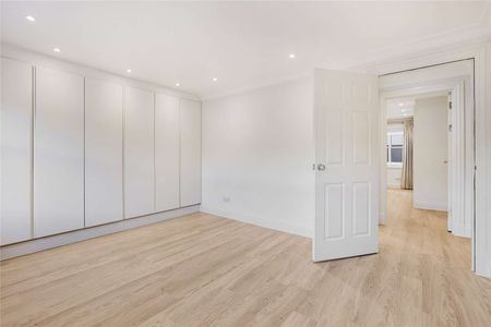 Recently refurbished two bedroom apartment - Photo 2