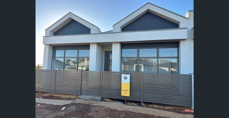 BRAND NEW HOME - BE THE FIRST TENANT !! - Photo 3