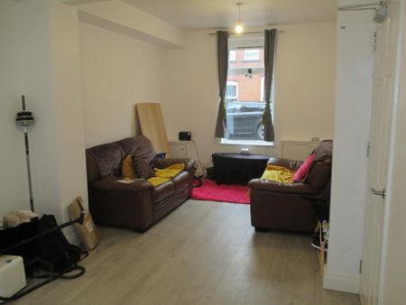 Ulsterdale Street, Double Room In Shared House, Belfast, BT5 5BT - Photo 2