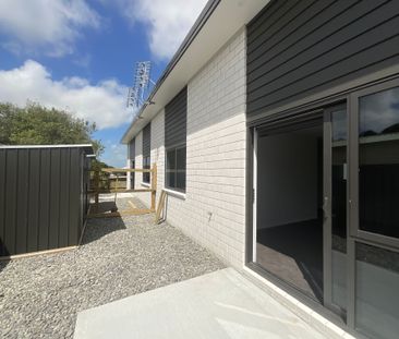 NEAR NEW 2 BEDROOM STRATFORD HOME - Photo 3