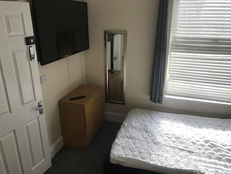 4 bedroom house share to rent - Photo 3