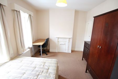 4 Bed Terraced House, Norris Road, RG6 - Photo 5