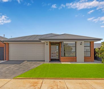 Large Family Home with 2 living areas - Photo 5