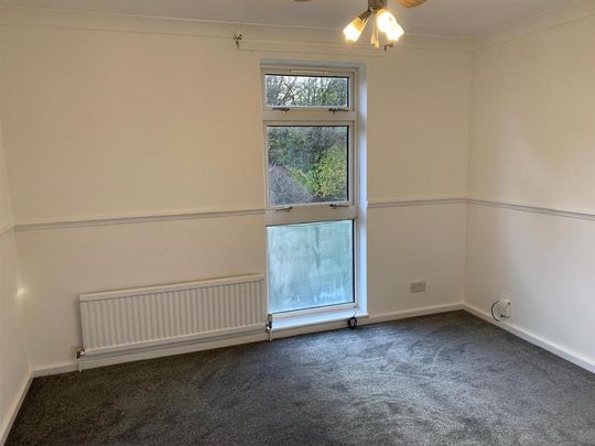 3 bedroom end of terrace house to rent - Photo 1