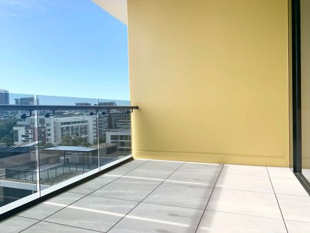 Furnished Sophisticated Two-Bedroom Apartment Moments from Green Square Station - Photo 3