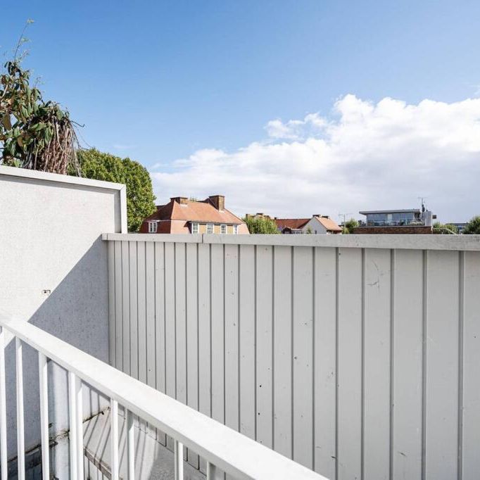 3 bedroom flat to rent - Photo 1