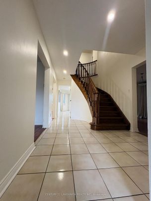 For Lease - Main 48 Marchwood Crescent, Richmond Hill, Ontario - Photo 1