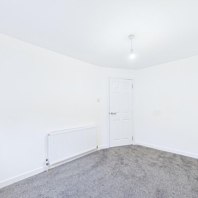 2 bedroom ground floor flat to rent - Photo 1
