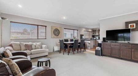 Location location and location! - Photo 5