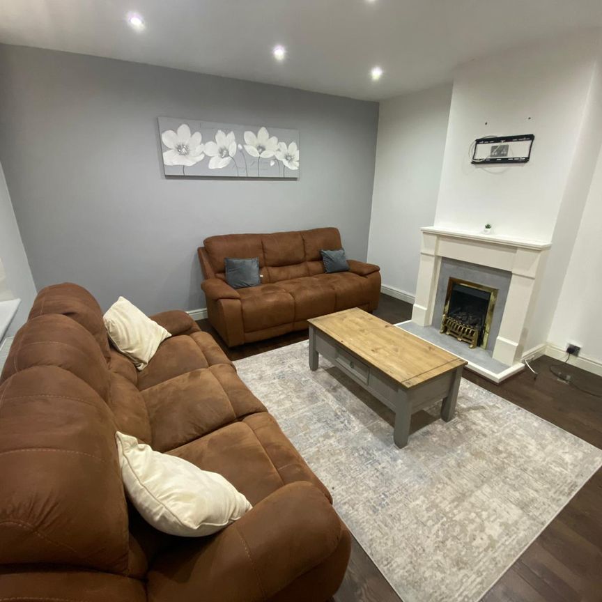 Churchill Road, Slough, SL3 7QZ - Photo 1