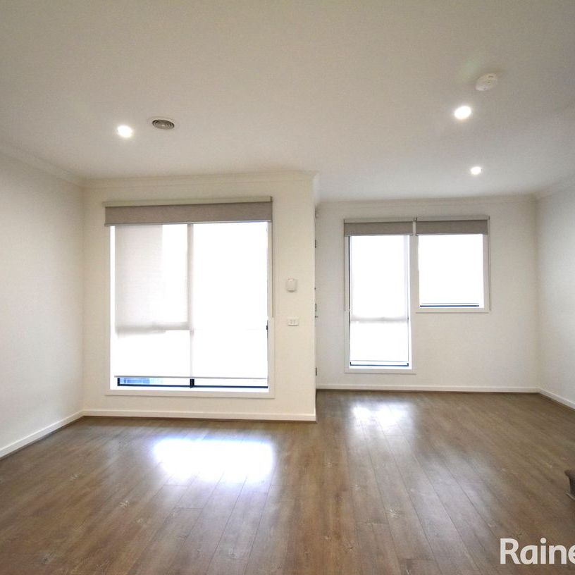 Greatly Located 3-Bedroom Home in Springvale! - Photo 1