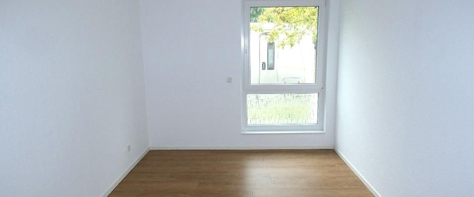 Modern geschnittene 3-Zimmer-Erdgeschoss-Wohnung mit Einbauküche und Garten - Photo 1