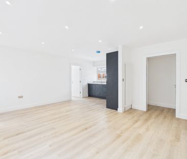 1 bedroom Flat in Vicarage Road, Camberley - Photo 1