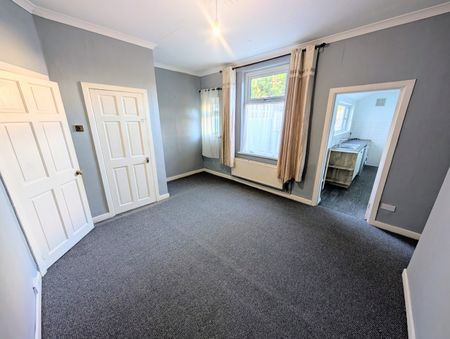 A 3 Bedroom Terraced - Photo 2
