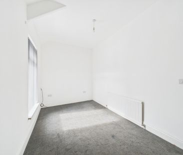 2 Bedroom End Terraced House - Photo 3