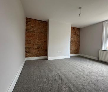 3 bedroom flat to rent - Photo 2