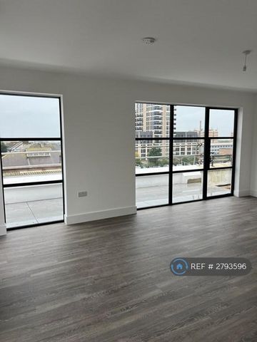 3 bedroom penthouse to rent - Photo 2