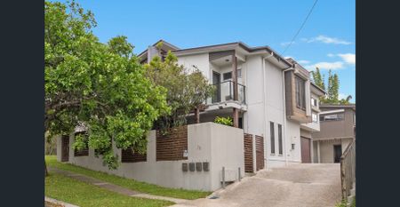 Two Storey Contemporary Townhouse - Photo 2