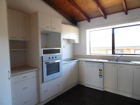 Fantastic Family Home – Western Heights - Photo 2