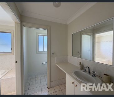 Tidy Family Home - Photo 2