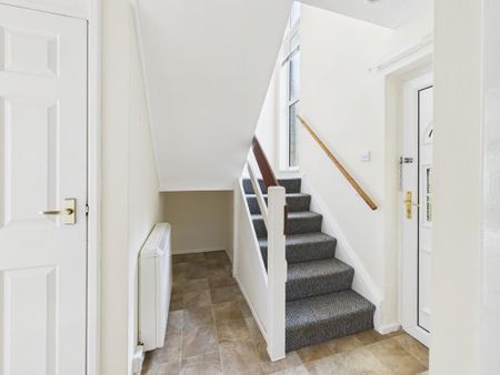 4 bedroom end of terrace house to rent - Photo 2