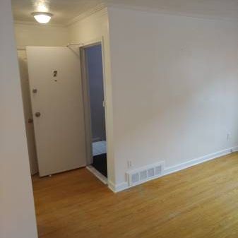 Beautiful, bright and clean two bedroom apartment - Photo 4