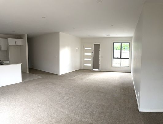 Modern living in the heart of Ardeer! - Photo 1
