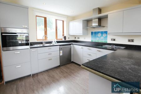 4 bedroom semi-detached house to rent - Photo 3