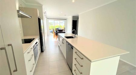 4 Bedrooms, 2.5 bathrooms - Photo 3