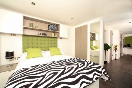 Standard Studio Penthouse Sixth Floor - Photo 3