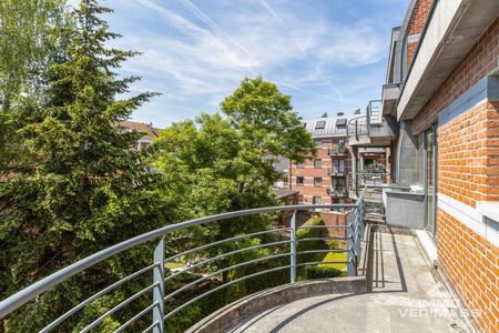 Stijlvol gerenoveerd duplexappartement met 3 slaapkamers en bureau in hartje Leuven - Photo 2