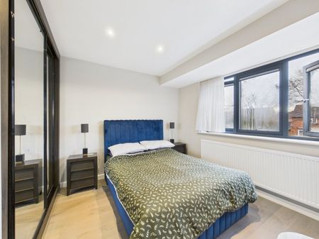 Long Lane, Staines-upon-Thames, Surrey,TW19 - Photo 3