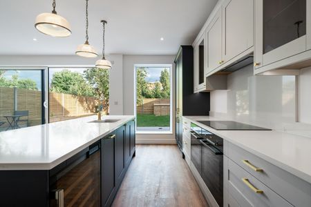 5 Bed Semi-Detached House, Delamere Road, W5 - Photo 2