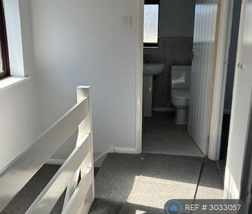 3 bedroom end of terrace house to rent - Photo 5