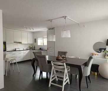 Nette Familienwohnung in Niederwangen! - Photo 2