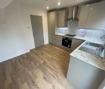 2 bedroom terraced house to rent - Photo 4