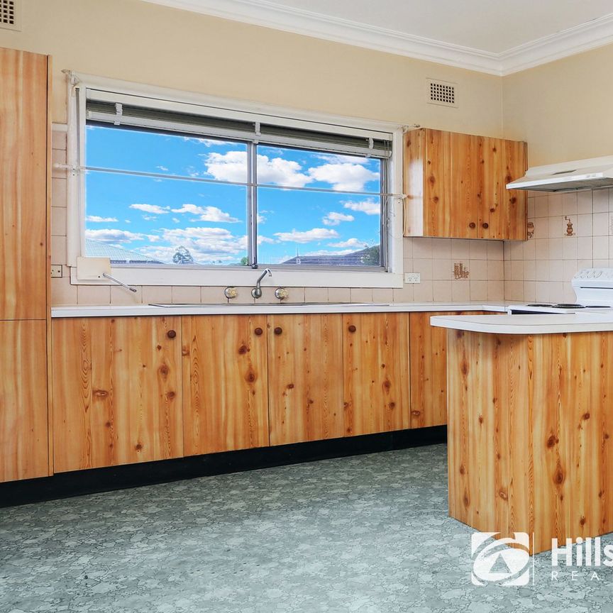 Three-Bedroom Home on a Huge Block - Ideal for Tradesperson - Photo 1
