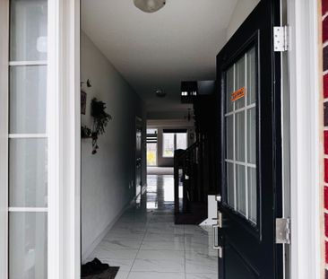 For Lease - 46 Zoe Lane, Hamilton, Ontario - Photo 1