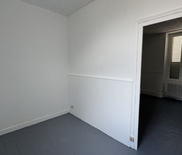 Appartement en rez-de-chaussée lumineux dans un immeuble calme, sit... - Photo 2
