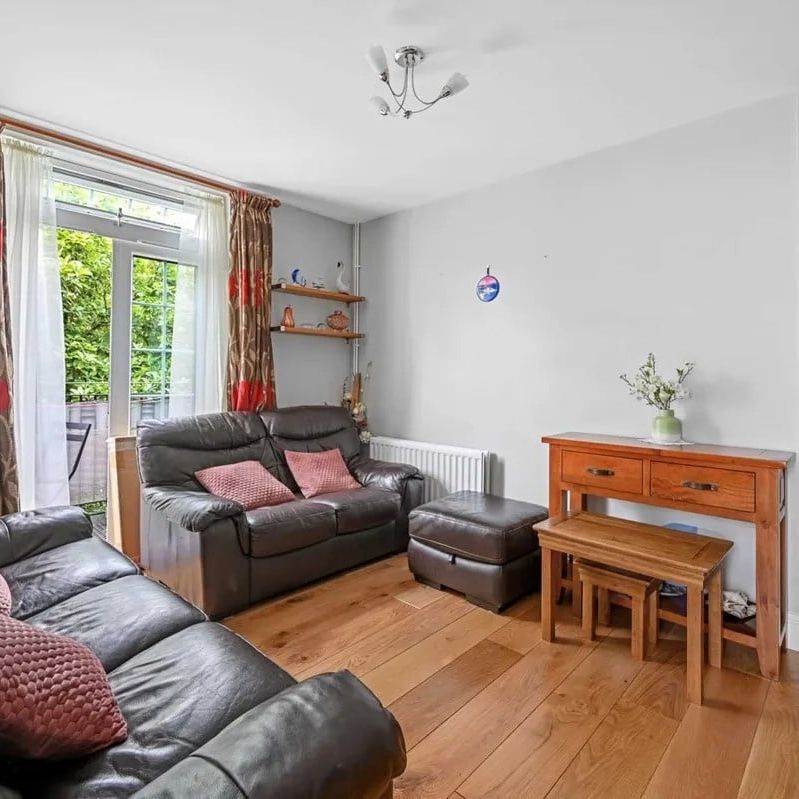 3 Bed Flat, Tilson House, SW2 - Photo 1