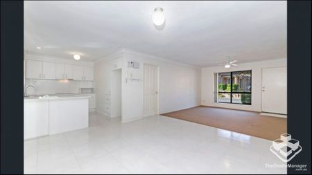 Fully air conditioned, rent includes water, Sunnybank Hills State School catchment - Photo 2