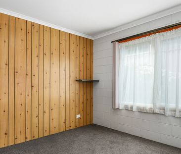 Immaculate Unit, Utilities Included - Photo 2