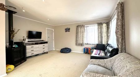 4 Bedroom Home in Trentham - Photo 4