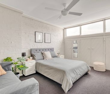 Glebe - Photo 1
