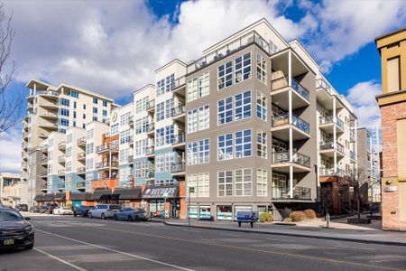Large Downtown – 2 Bed, 2 Bath, 2 parking! - Photo 3