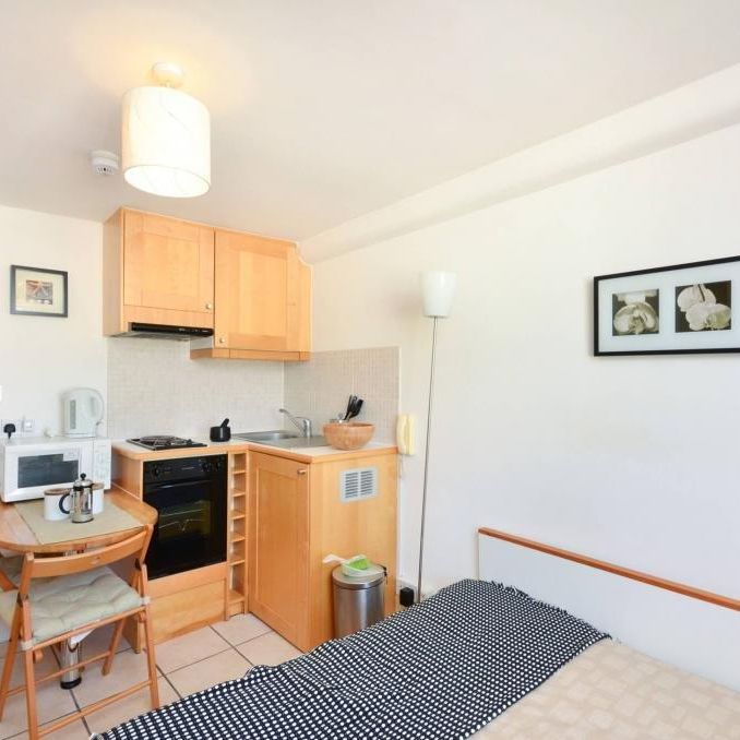 Studio to rent - Photo 1