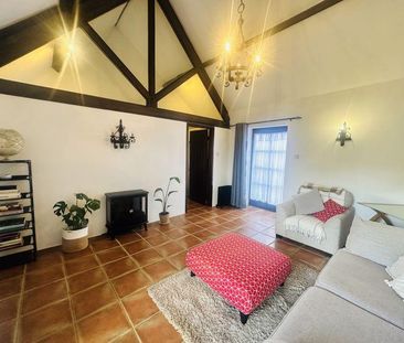 2 bedroom barn conversion to rent - Photo 1